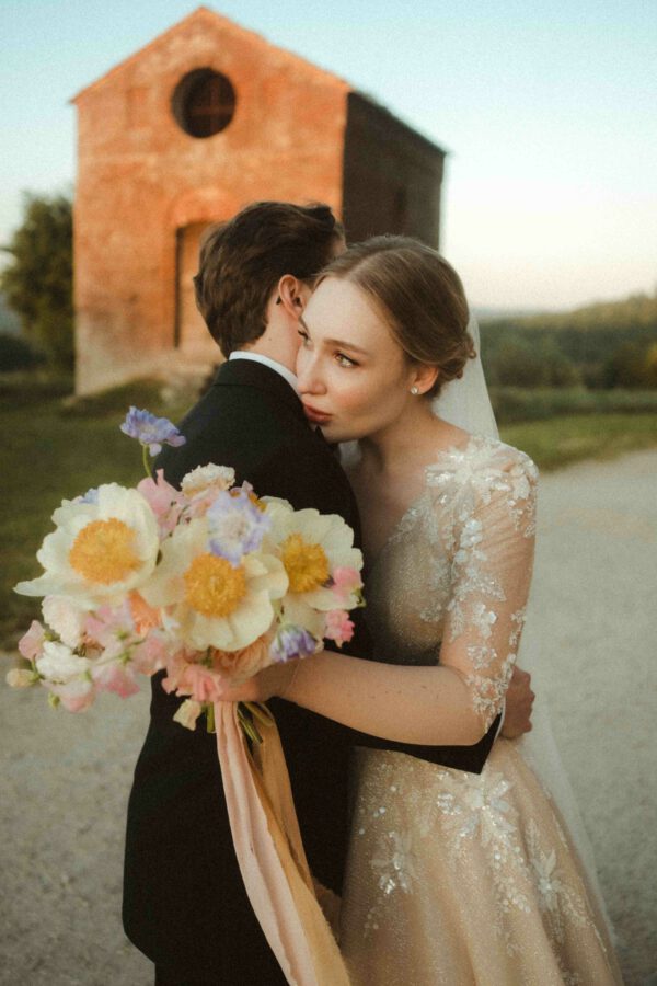 Kreativ Wedding - KWP06 Signature Pack 2023 – Bộ sưu tập Preset màu Film phong cách analog cổ điển dành cho Nhiếp ảnh Cưới (xmp/acr, dng) A82T70