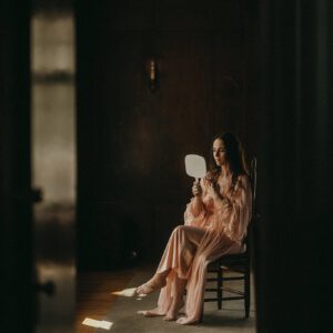 Reverie + Oak - Original – Bộ sưu tập Preset lấy cảm hứng từ hoàng hôn vàng dành cho chân dung đô thị và đám cưới hiện đại (xmp/acr) G95X28 5 reverie oak original bo suu tap preset lay cam hung tu hoang hon vang danh cho chan dung do thi va dam cuoi hien dai 1